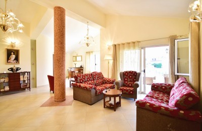 Detached family house near the center of Porec, only 500 m from the sea!