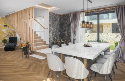 Luxurious, modern villa with a swimming pool, just 450 meters from the sea