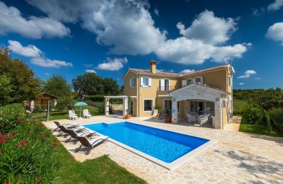 Fully furnished villa with a swimming pool in a peaceful Istrian village