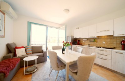 Exclusive to the agency! Furnished apartment with two bedrooms, with access to a swimming pool and tennis court