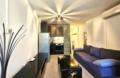 Furnished apartment in the first row to the sea, with one bedroom