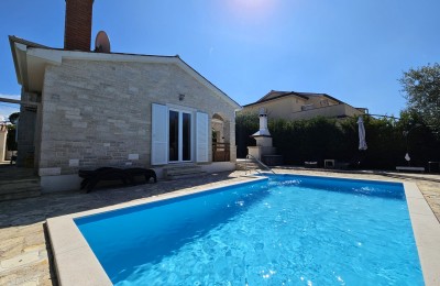 Family house with three bedrooms, in a quiet location near Poreč.