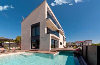 Fully furnished modern villa, only 500 meters from the sea