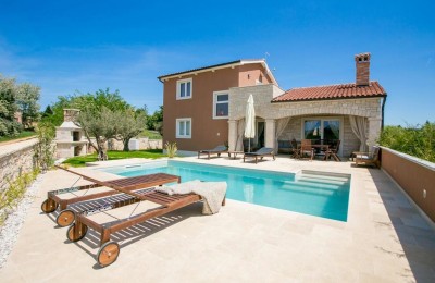 Detached villa with pool 5 km from the sea, fully furnished