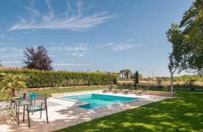 Detached villa with four bedrooms, in a peaceful location surrounded by greenery.