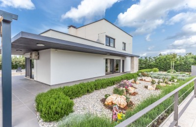 Poreč, modernes Haus mit Pool, 10 km vom Meer entfernt