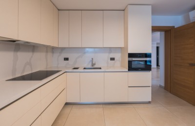 Exclusive only in our agency, large ground floor apartment with garden, in the center of Poreč