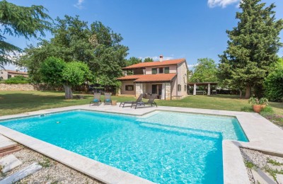 Rustic stone villa with a pool, surrounded by unspoiled nature, 8 km from Porec