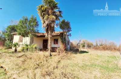 Centralna Istra, legalizirana kuća sa velikim građevinskim zemljištem