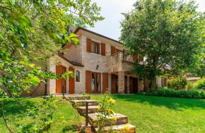 Agency exclusive! A beautiful stone villa with a swimming pool, surrounded by greenery, located 10 km from Poreč.