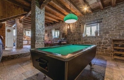 Authentic Istrian house with pool, outbuilding and spacious yard - Central Istria