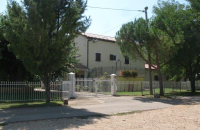 Porec 10 km, renovated stone house with a large garden
