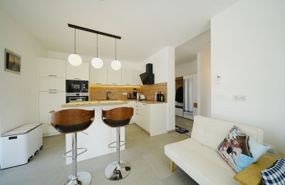 Agency exclusive! Apartment on the ground floor of the building with a landscaped garden, furnished