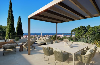 AGENCY EXCLUSIVE! Poreč, luxury two-level apartment with rooftop terrace, 600 m from the sea