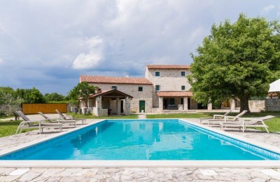 Inland of Istria, a stone villa with a plot of 17234m2!