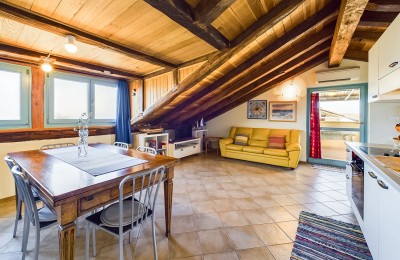 Porec, penthouse with a large terrace and two bedrooms. Swimming pool and tennis court in use
