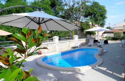 Apartment house in a great location, only 500 m from the sea