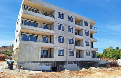 POREČ, STAN U NOVOGRADNJI BLIZU CENTRA. KUPAC NE PLAĆA POREZ !