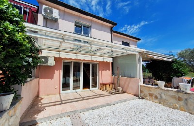 Terraced house just 2 km from the sea, close to Porec city center