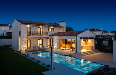 Fully equipped detached villa with a heated pool and sea view.