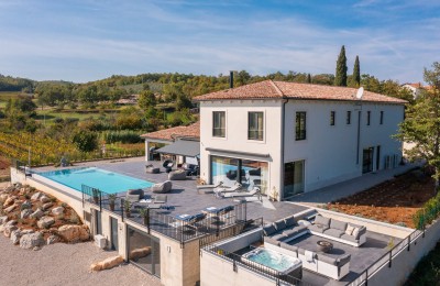 Motovun area, exclusive villa with heated pool, tennis court and wellness