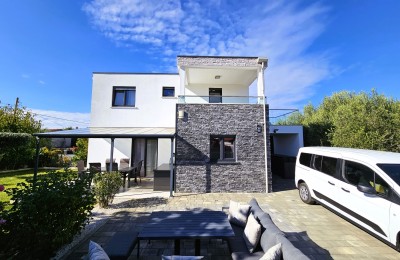 Fully equipped modern semi-detached house near Poreč