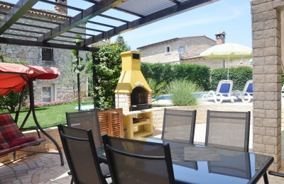 Steinhaus mit Swimmingpool und 4 Schlafzimmern, nicht weit von Porec