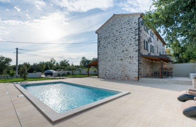 Charming renovated stone house with pool and two bedrooms