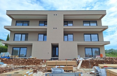 Two-bedroom apartment with a 400m2 garden, located on the ground floor of a modern building - under construction
