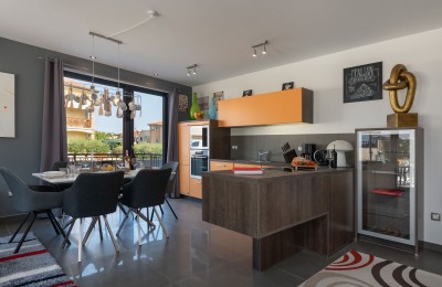 Completely furnished modern house on three floors, only 500 m from the sea