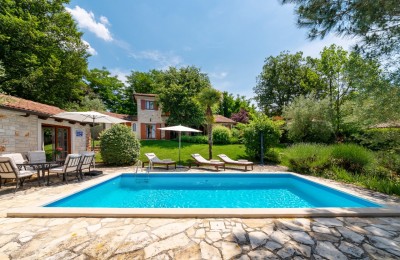 Agency exclusive! A beautiful stone villa with a swimming pool, surrounded by greenery, located 10 km from Poreč.