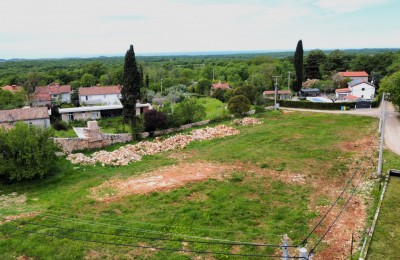 Land in an excellent location with a building permit for a villa with a swimming pool.