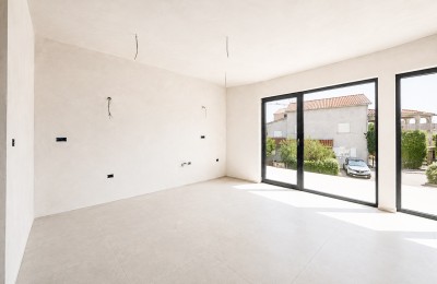 Modern apartment with three bedrooms, only 800 m from the sea - under construction