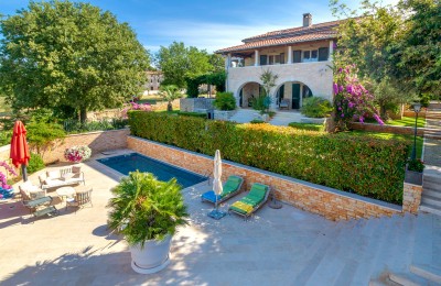 Exclusive villa with a swimming pool and a beautiful view of the sea, 2 km from Poreč
