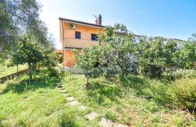 Semi-detached house with 3 bedrooms and garden, only 2 km from Porec