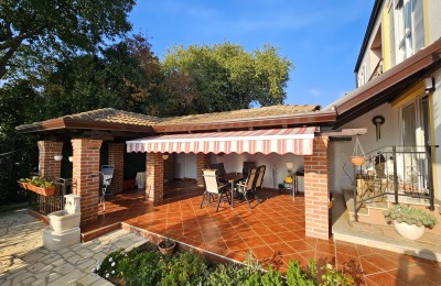 Semi-detached house with two residential units in a peaceful area near Poreč and the sea