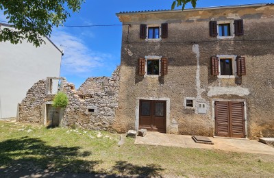 Agency exclusive! Stone house with a separate building plot
