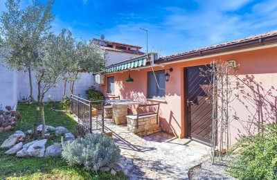Semi-detached house with two separate apartments, only 700 m from the sea