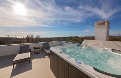 Modern semi-detached villa with pool, only 500 m from the sea.