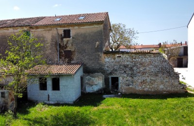 Agency exclusive! Stone house with a separate building plot